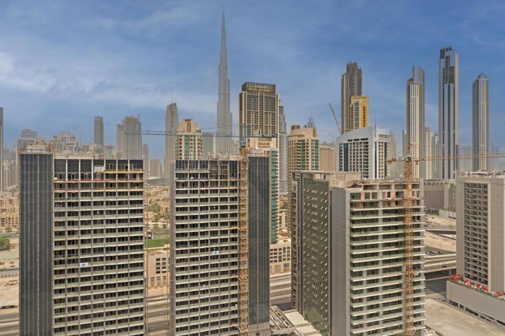 Fantastic One Bedroom Apartment With Burj-Khalifa View Дубай Екстериор снимка